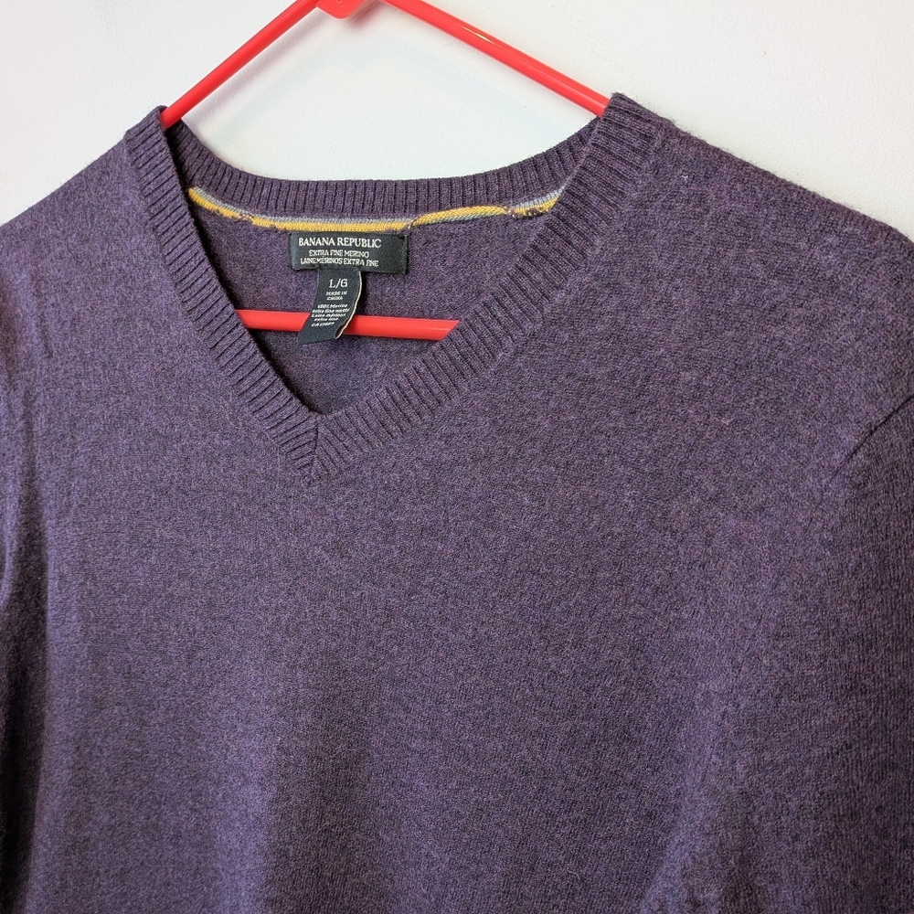 BANANA REPUBLIC 100% Merino Wool Women V Neck Sweater Size L Dark Purple